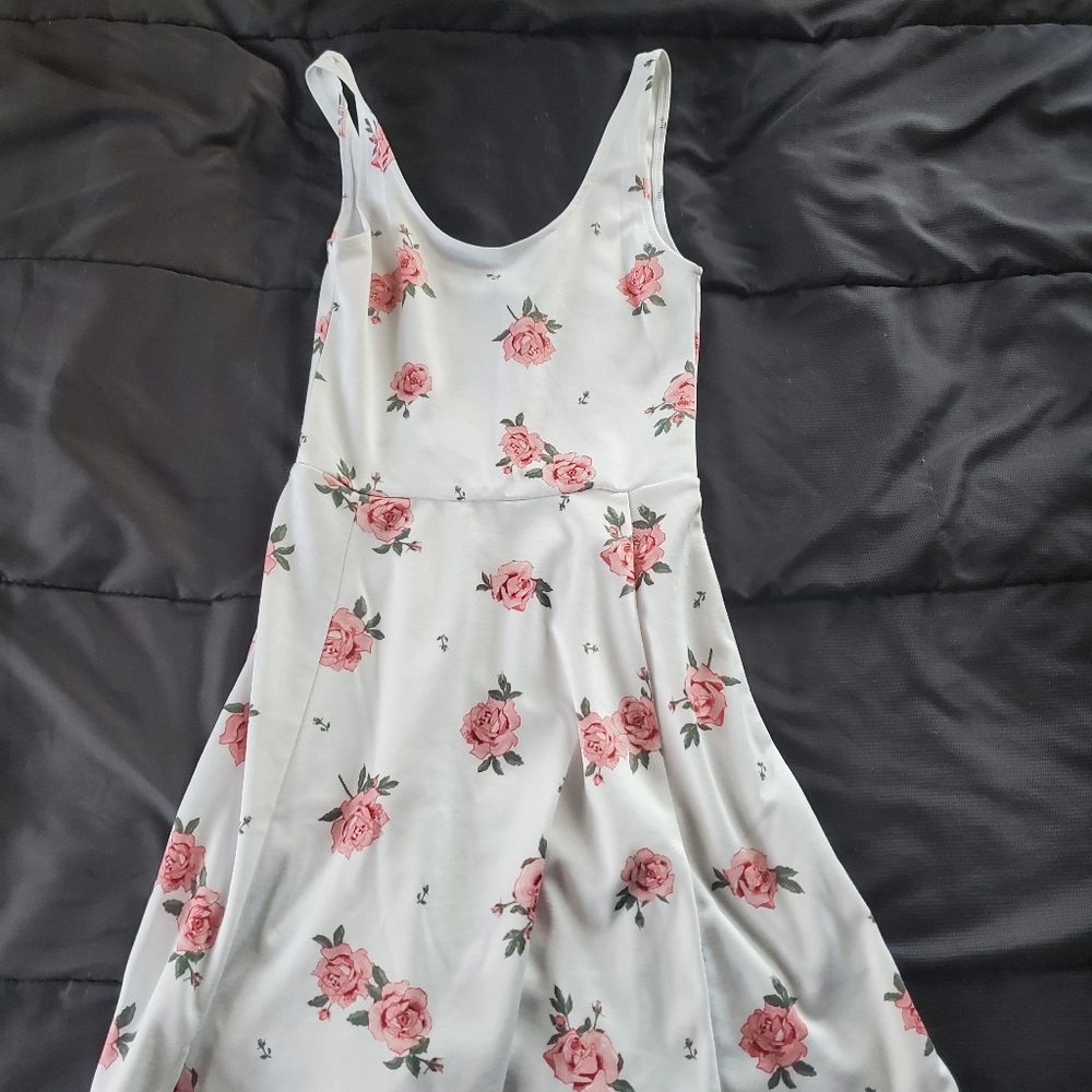 NWOT H&M Divided summer dress white rose print